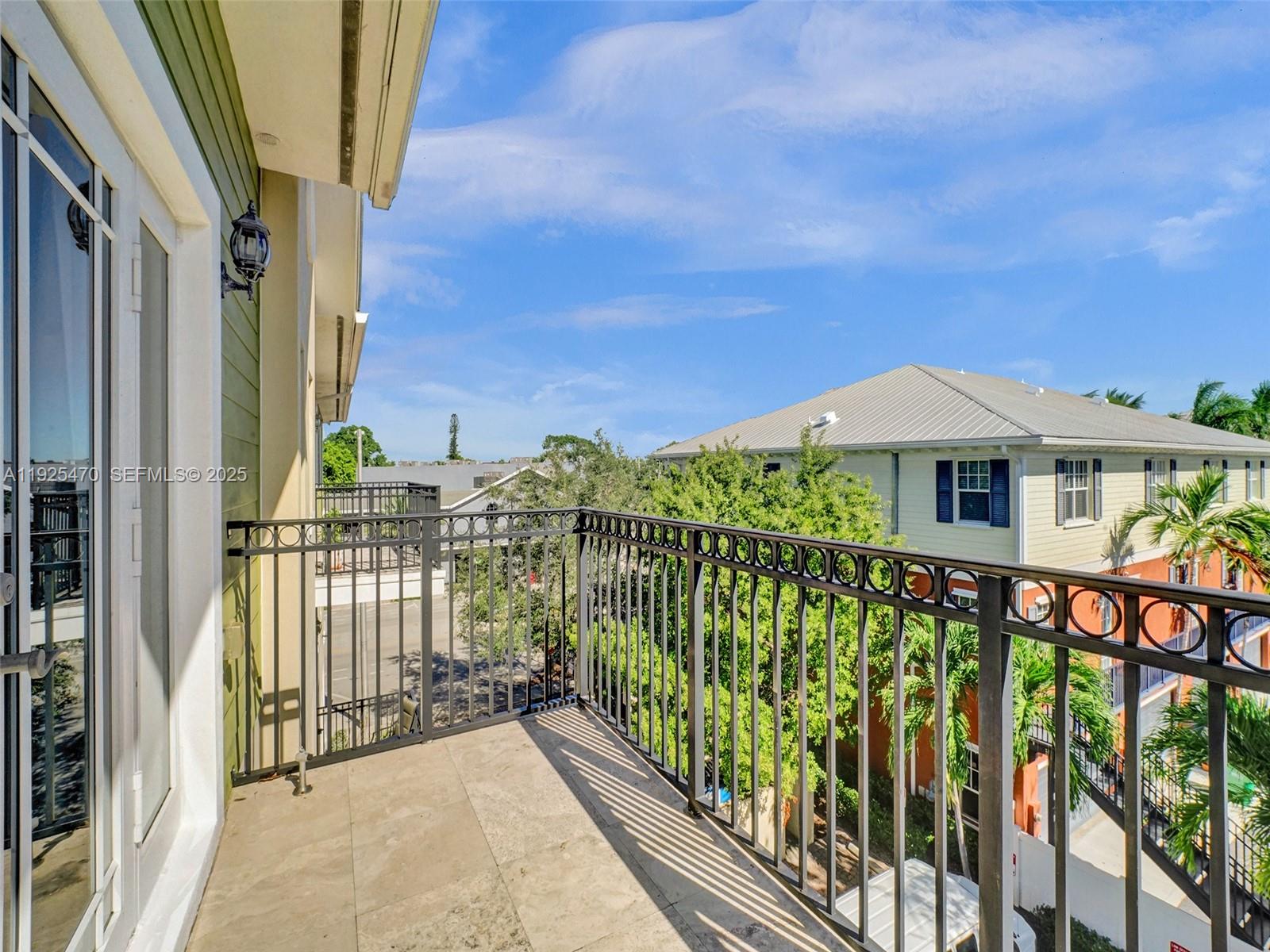 PARKTOWN OF WILTON MANORS - Residential Lease