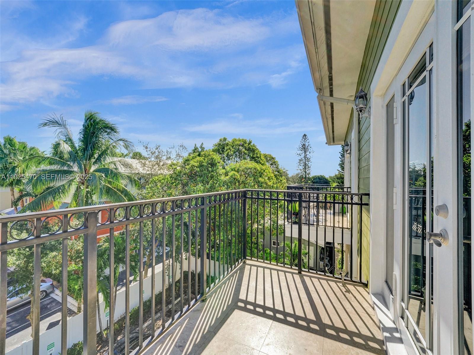 PARKTOWN OF WILTON MANORS - Residential Lease