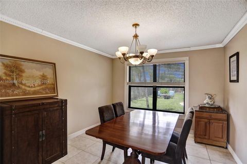 Single Family Residence in Davie FL 5740 Waterford Dr Dr 21.jpg