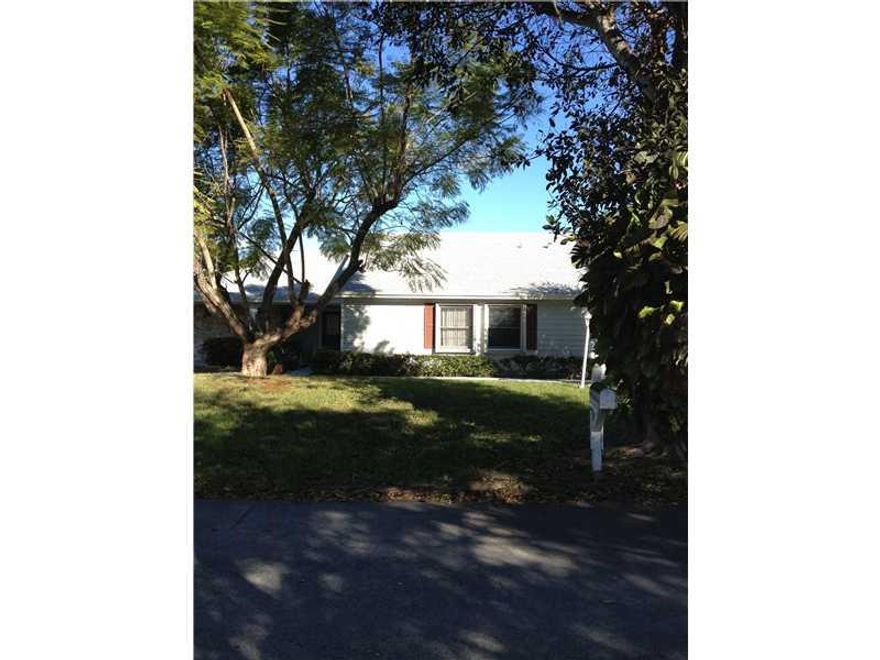 WOW!!! A+ Condition!!! Super Big Country Walk Home with 3 Car Garage!!! Ready to Go!!! Family Area!!! Close to Schools, Shopping, etc.