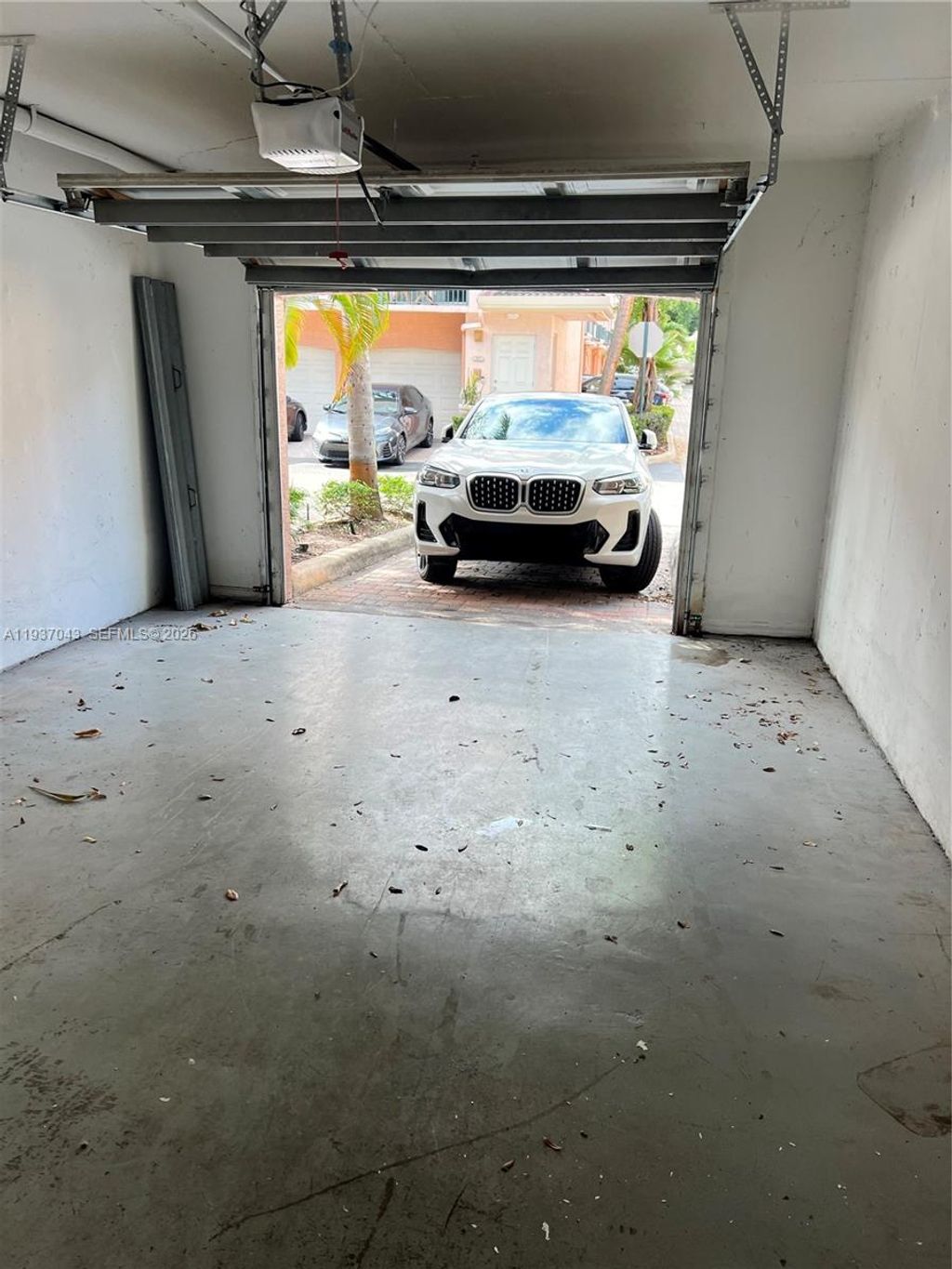 Photo of 2033 SE 10th Ave #605, Fort Lauderdale, FL 33316 (MLS # A11937043)