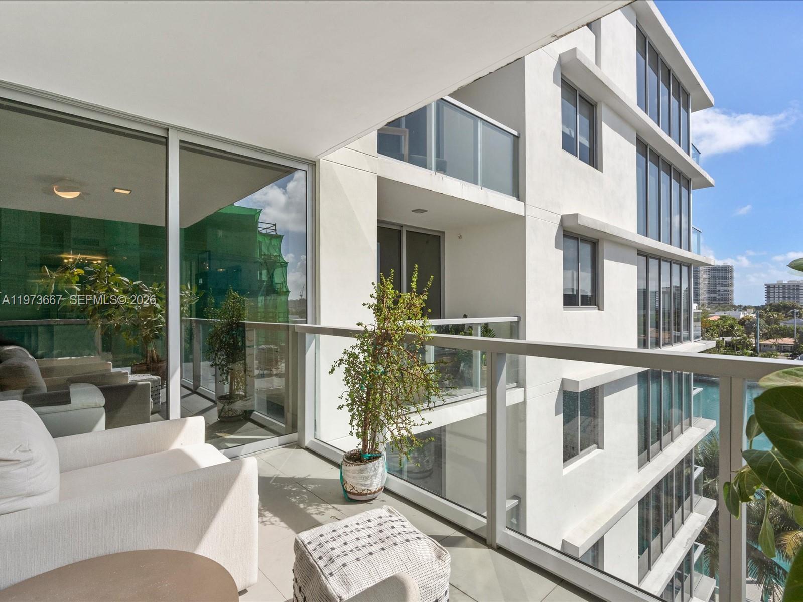 BAY HARBOR ISLANDS - Residential