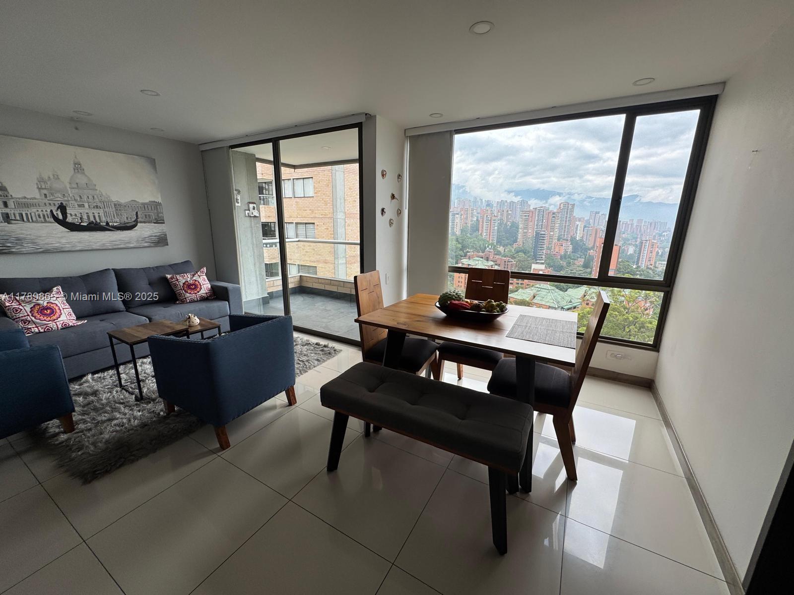 10 E 205 W CARRERA 24 1206