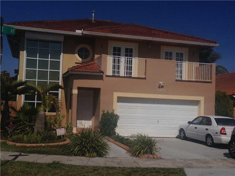 ***** BEAUTIFUL CORNER HOUSE NEAR A PARK. THIS HOUSE HAS 3/2 ON THE SECOND FLOOR AND 1/1 ON THE FIRST FLOOR. BALCONY ON 2ND FLOOR. PETS ARE ALLOWED WITH $350.00 NONREFUNDABLE DEPOSIT. WHEN SUBMIT OFFER APPLICATION. CREDIT REPORT AND EMPLOYMENT VERIFICATIO N.****