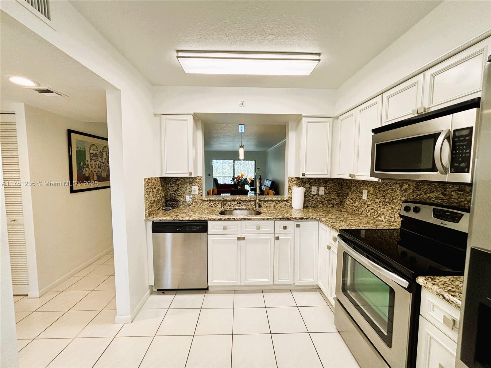 HUNTINGTON POINTE - Residential