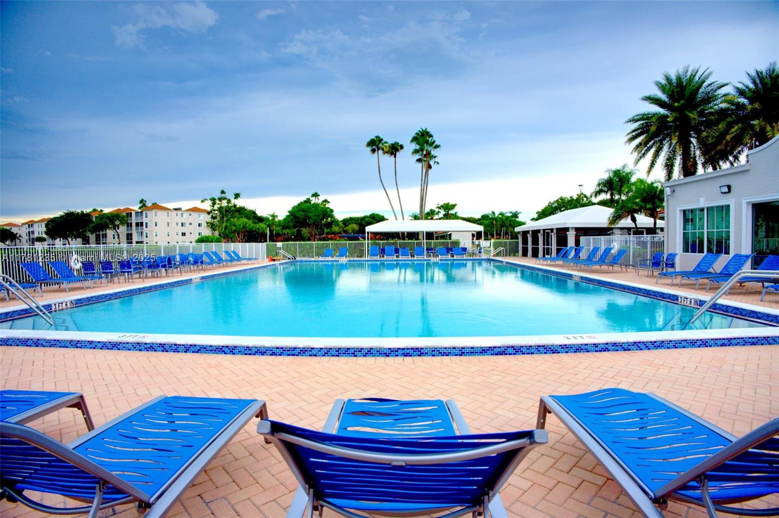 HUNTINGTON POINTE - Residential