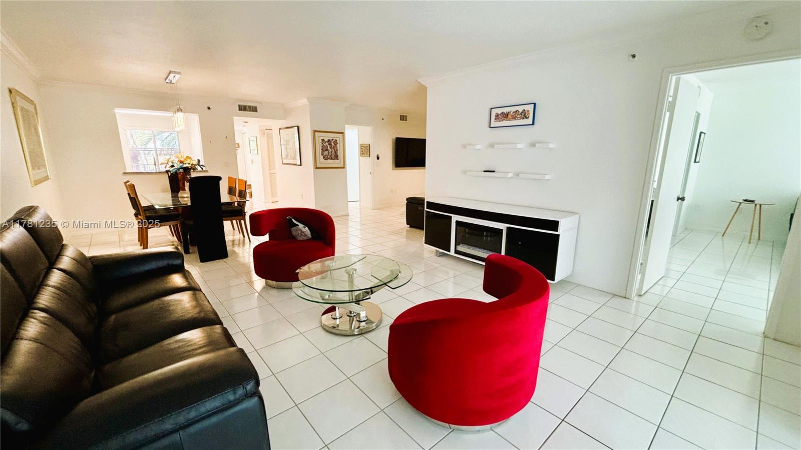 HUNTINGTON POINTE - Residential