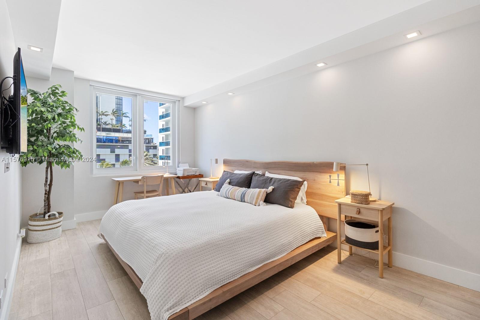 RONEY PALACE CONDO - Residential Lease
