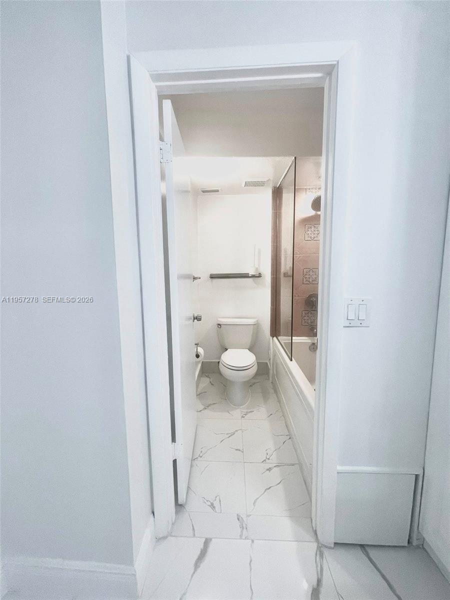 RACQUET CLUB APARTMENTS A - Residential Lease