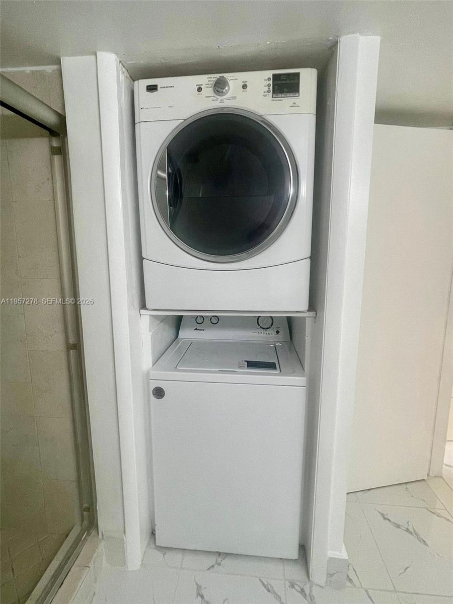 RACQUET CLUB APARTMENTS A - Residential Lease