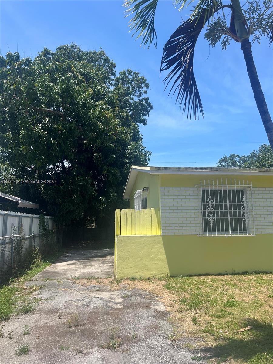1825 NW 112th St, Miami, FL, 33167/$422,000 2 1825 NW 112th St