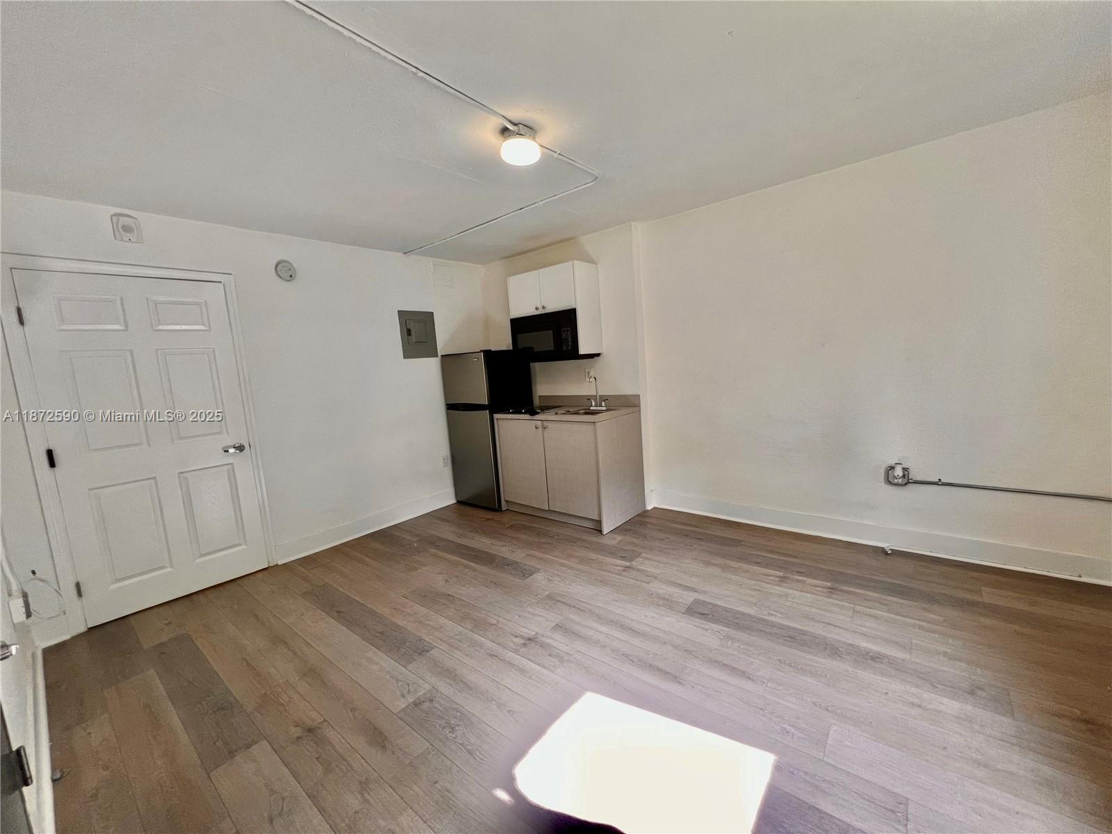 6 MONTH LEASE This charming studio apartment in the heart of Brickell offers an ideal urban living experience. Located in a well-maintained building, it includes one assigned parking space, a common laundry room, a lobby entrance, an elevator, and more. The unit features modern conveniences and a prime location. The spacious living area is filled with natural light and overlooks beautiful greenery, offering plenty of closet and storage space. The kitchen is equipped with stainless steel appliances, including a refrigerator, stove, and microwave. Water is covered by the owners, while tenants are responsible for FPL and internet.