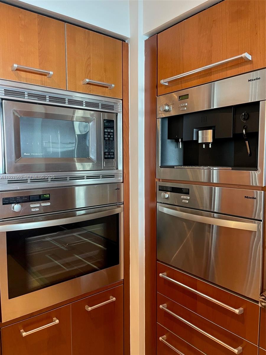 JADE RESIDENCES AT BRICKE - Residential