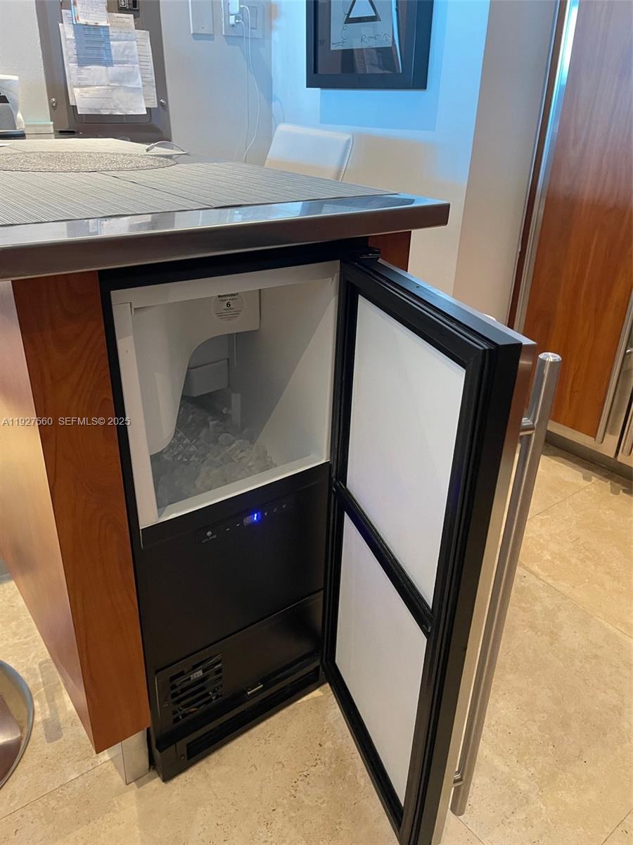 JADE RESIDENCES AT BRICKE - Residential