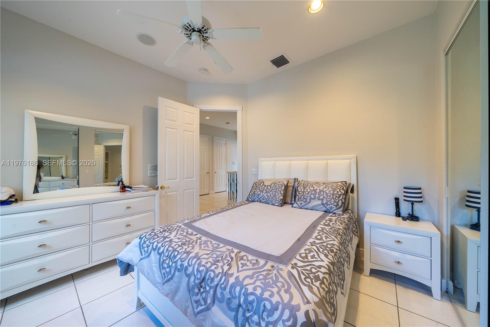 THREE ISLANDS 3RD SECTION - Residential Lease