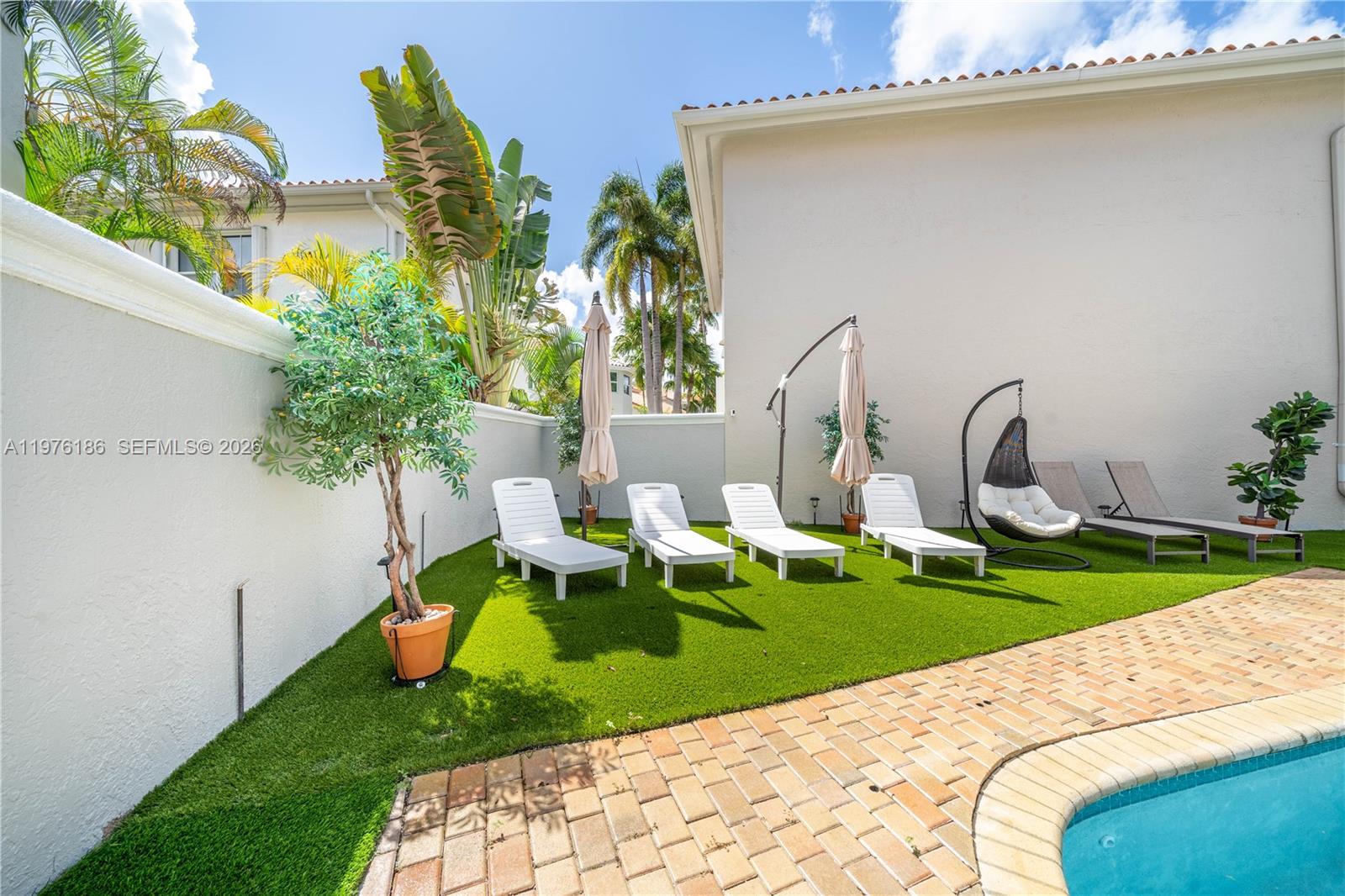 THREE ISLANDS 3RD SECTION - Residential Lease