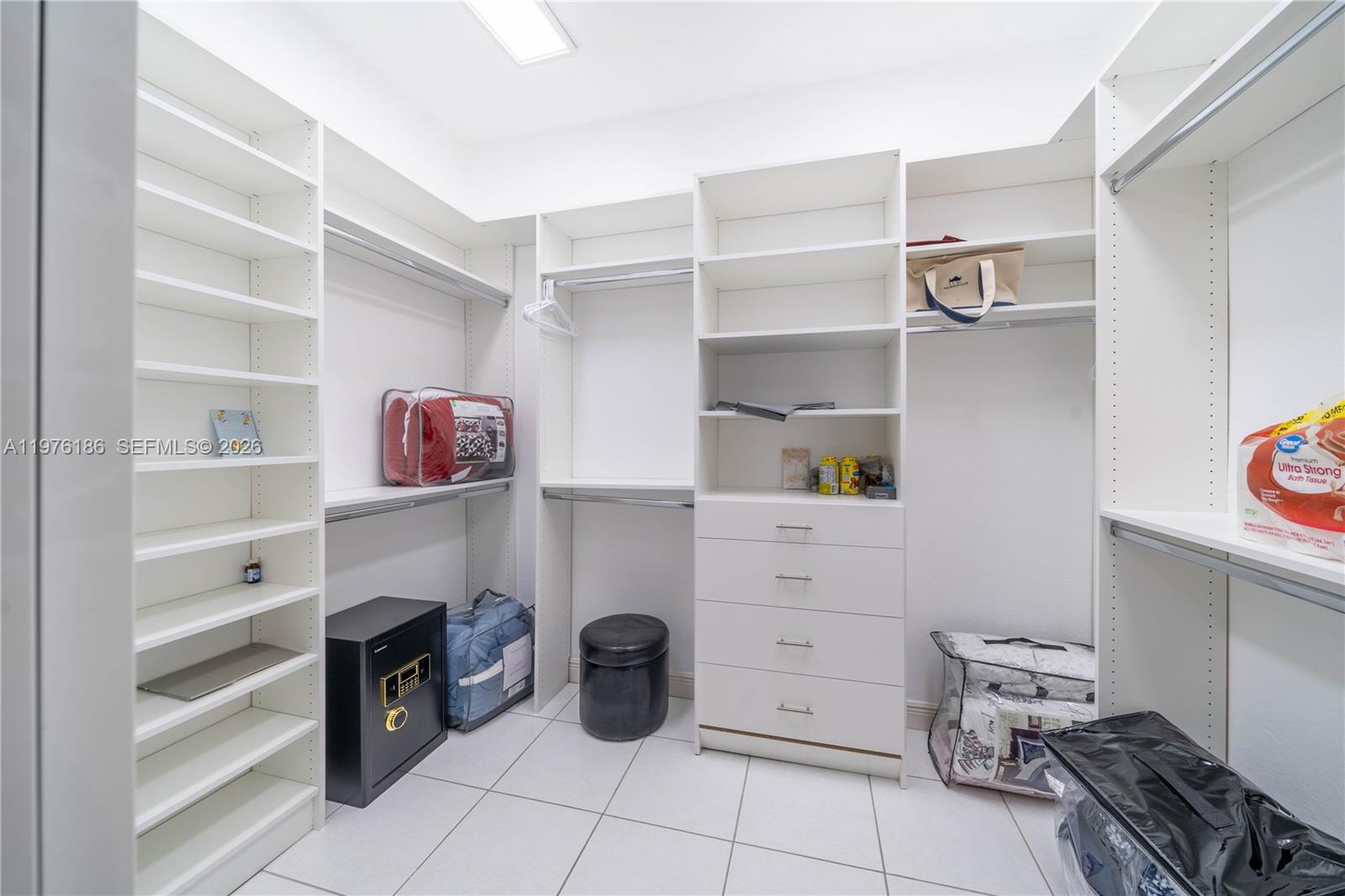 THREE ISLANDS 3RD SECTION - Residential Lease