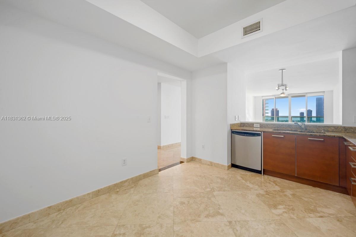 AVENTURA MARINA TWO - Residential
