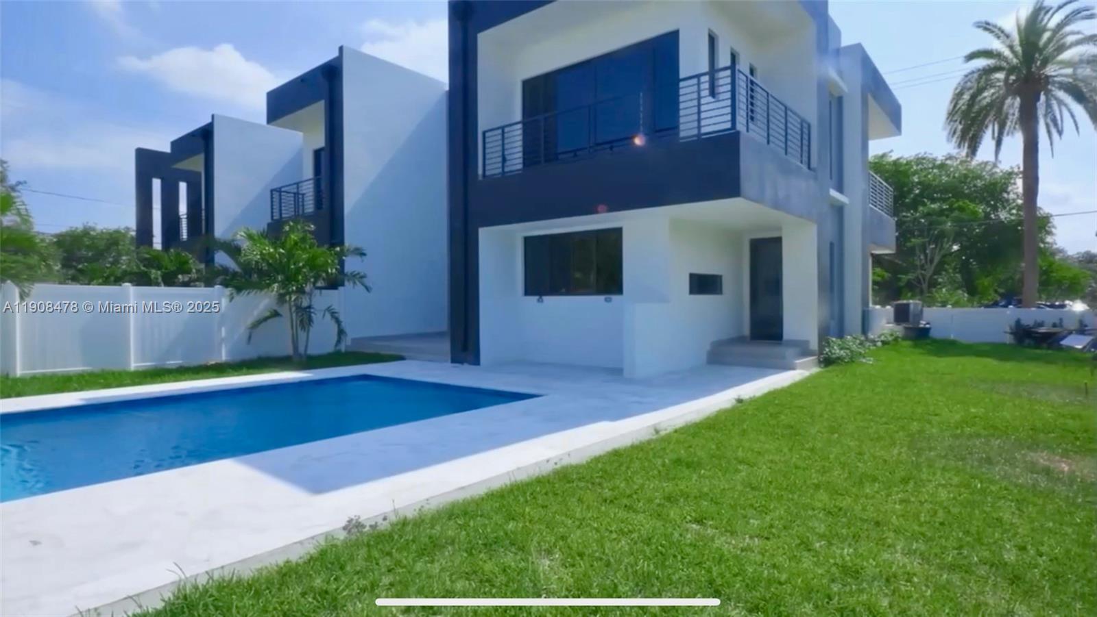 HOLLYWOOD PARK - Residential Lease