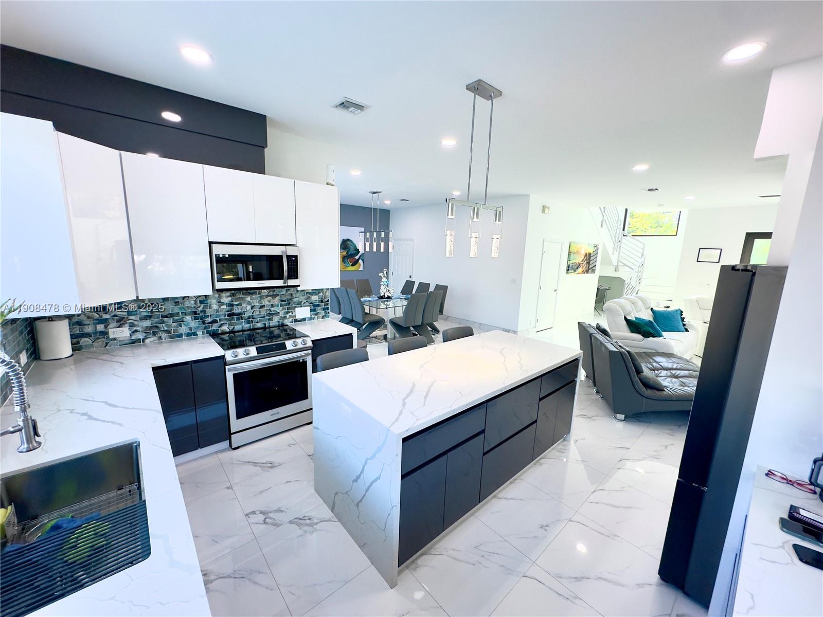 HOLLYWOOD PARK - Residential Lease