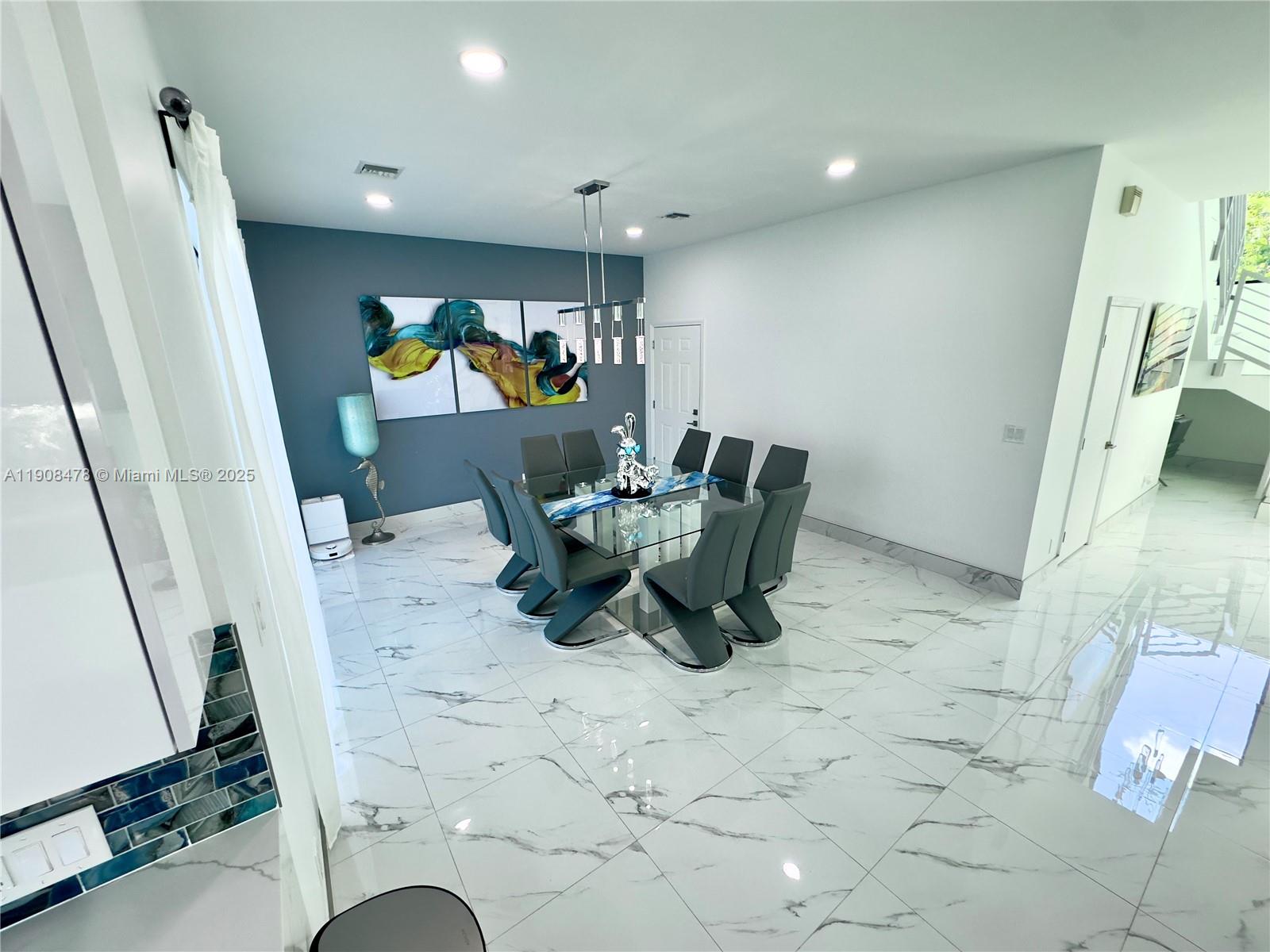 HOLLYWOOD PARK - Residential Lease