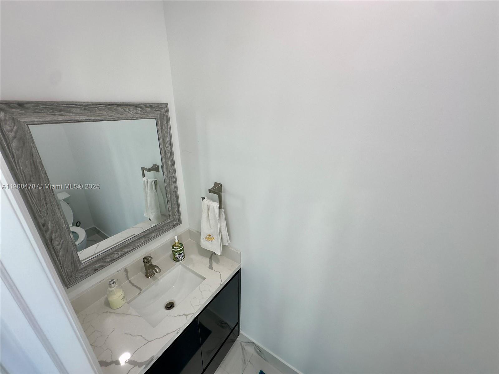 HOLLYWOOD PARK - Residential Lease