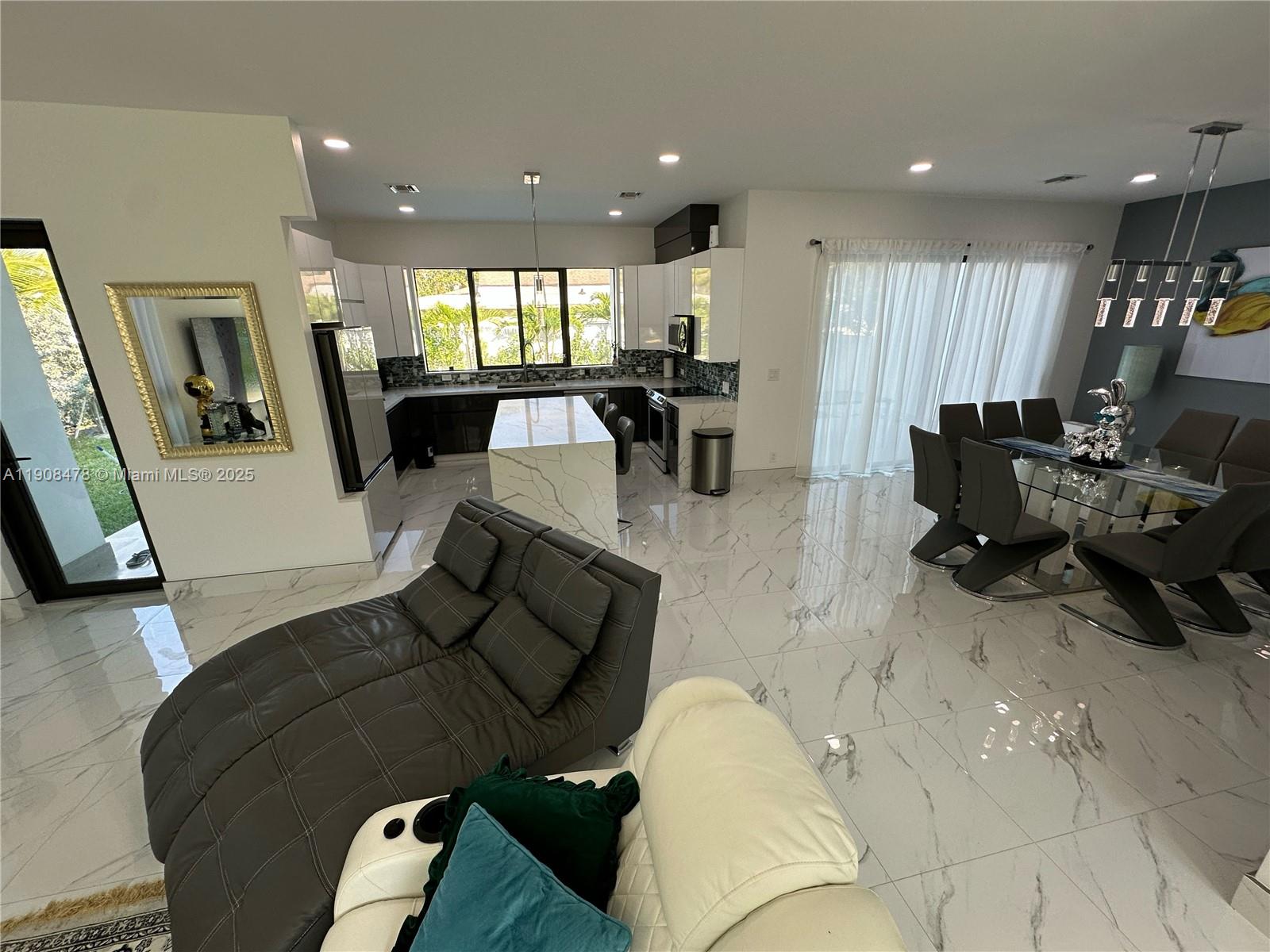 HOLLYWOOD PARK - Residential Lease