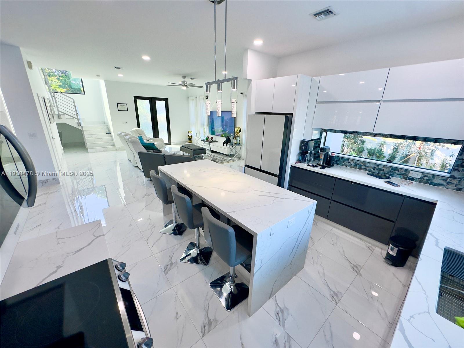 HOLLYWOOD PARK - Residential Lease