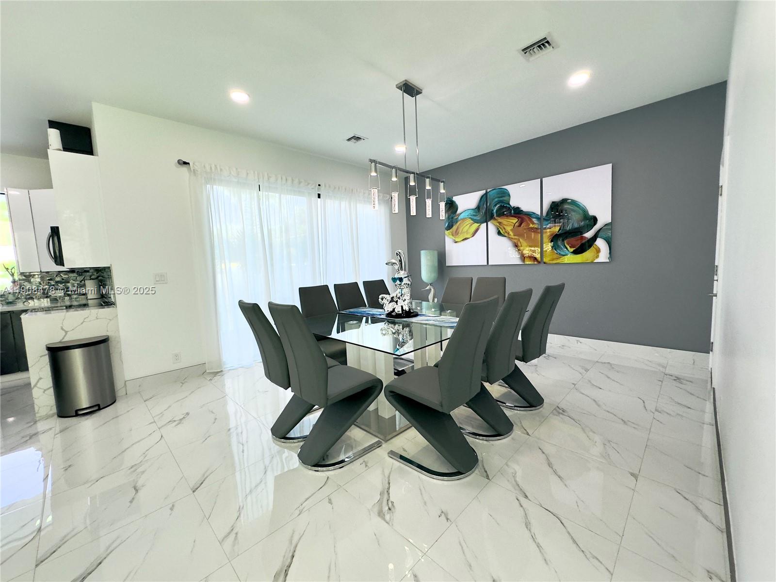 HOLLYWOOD PARK - Residential Lease