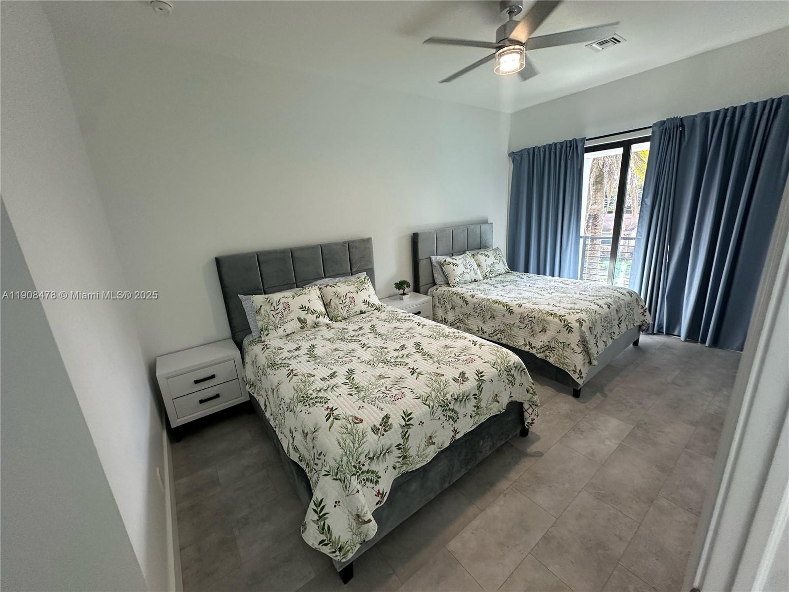 HOLLYWOOD PARK - Residential Lease