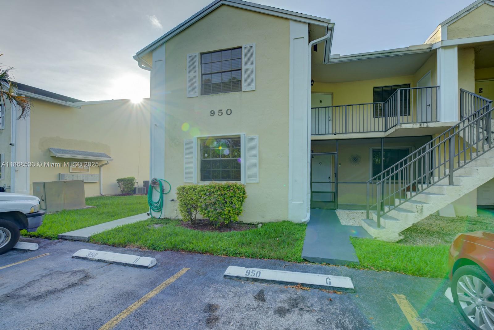 Spacious 3 beds 2 baths condo for rent in Lakeshore community. Unit is located on the 2nd floor. Washer/dryer inside. Screen balcony overlooking the lake. Laminate wood floors throughout. High celiings. Huge walk in closet in master bedroom. Community offers gated entrance and roving security. Pool and playgrounds. Minutes from Fl Turnpike and Florida keys.