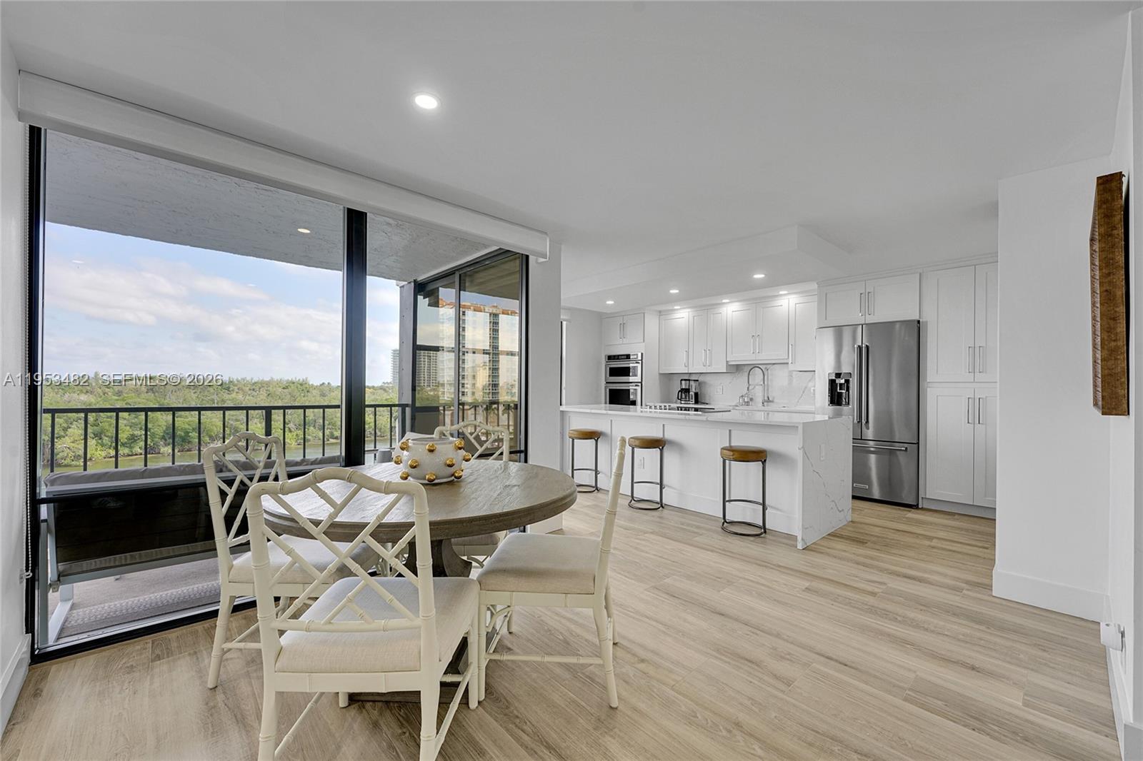 CORINTHIAN ON THE INTRACO - Residential