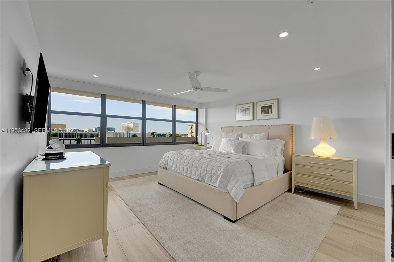 CORINTHIAN ON THE INTRACO - Residential