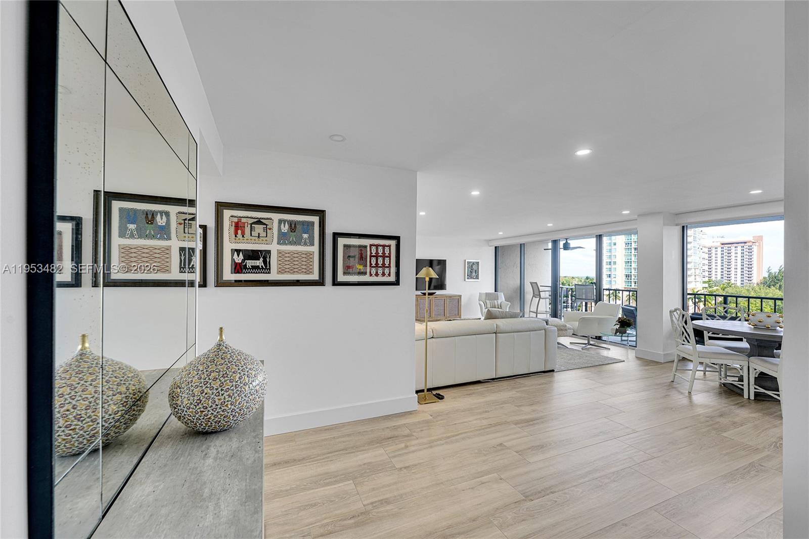 CORINTHIAN ON THE INTRACO - Residential