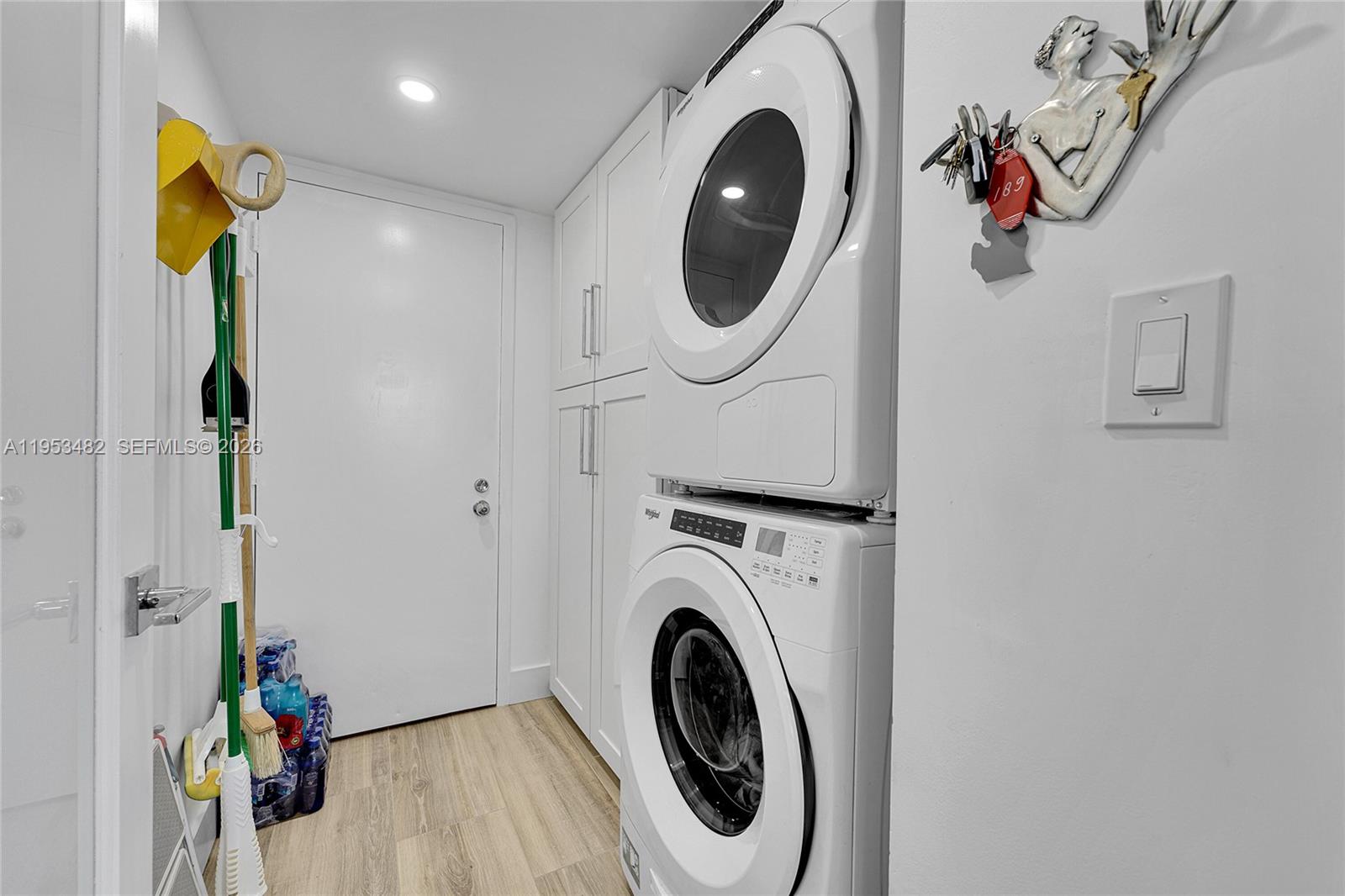 CORINTHIAN ON THE INTRACO - Residential