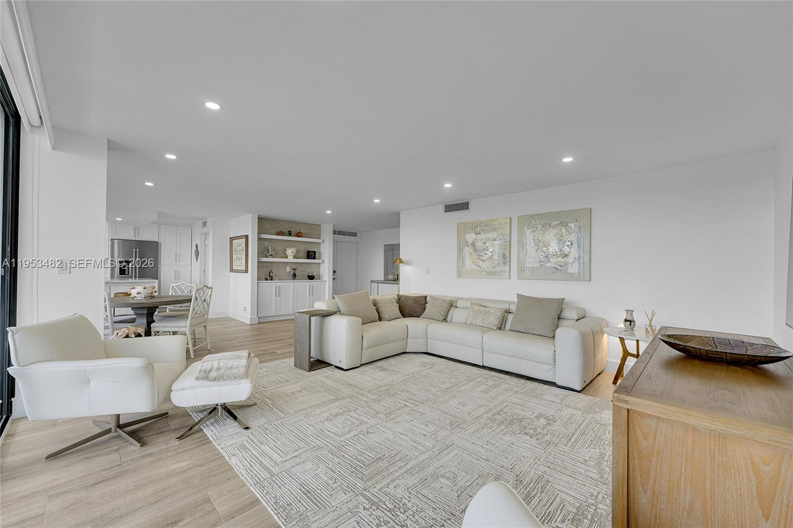 CORINTHIAN ON THE INTRACO - Residential