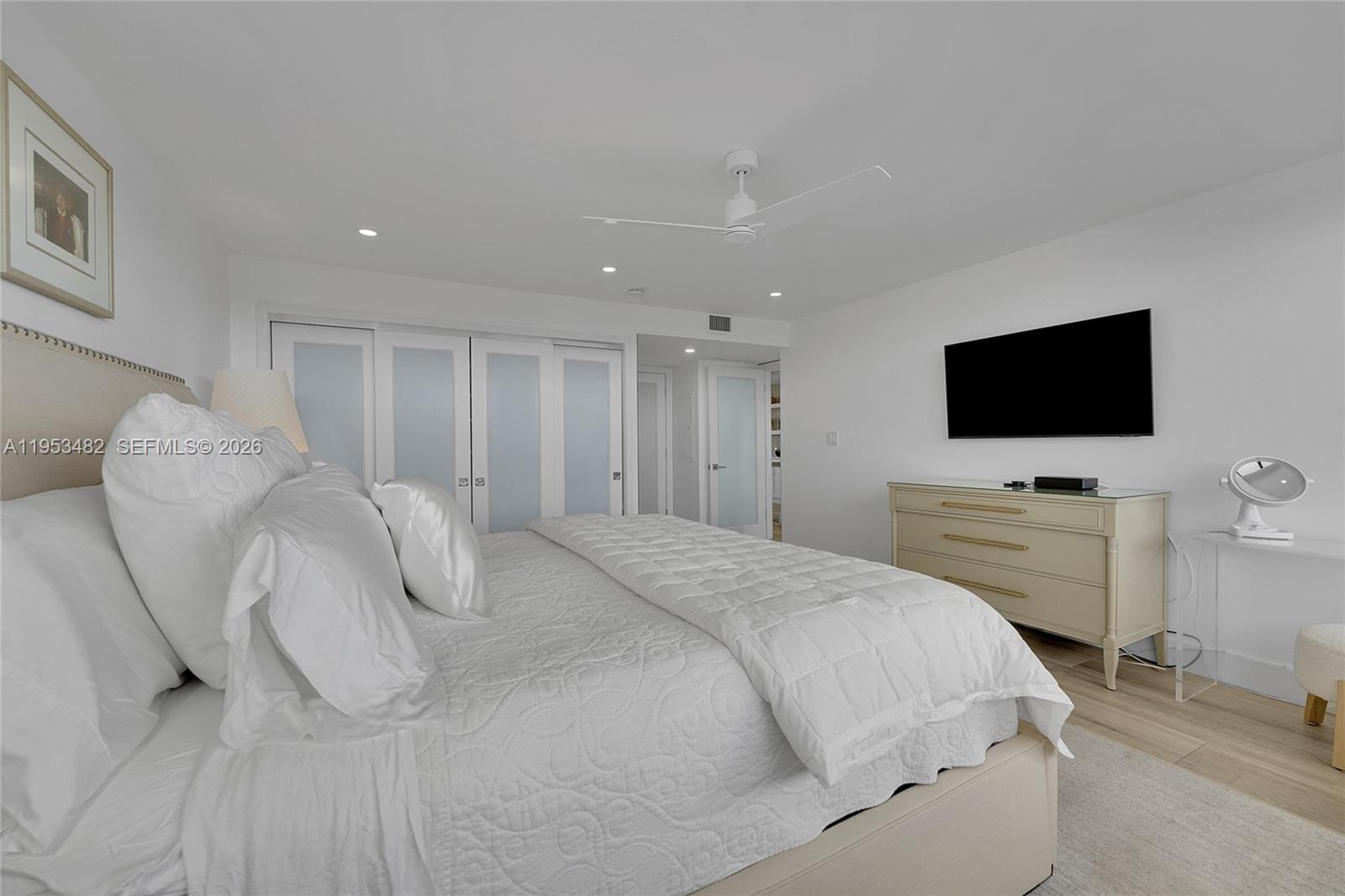 CORINTHIAN ON THE INTRACO - Residential