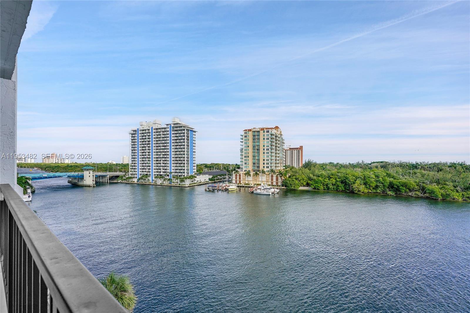 CORINTHIAN ON THE INTRACO - Residential