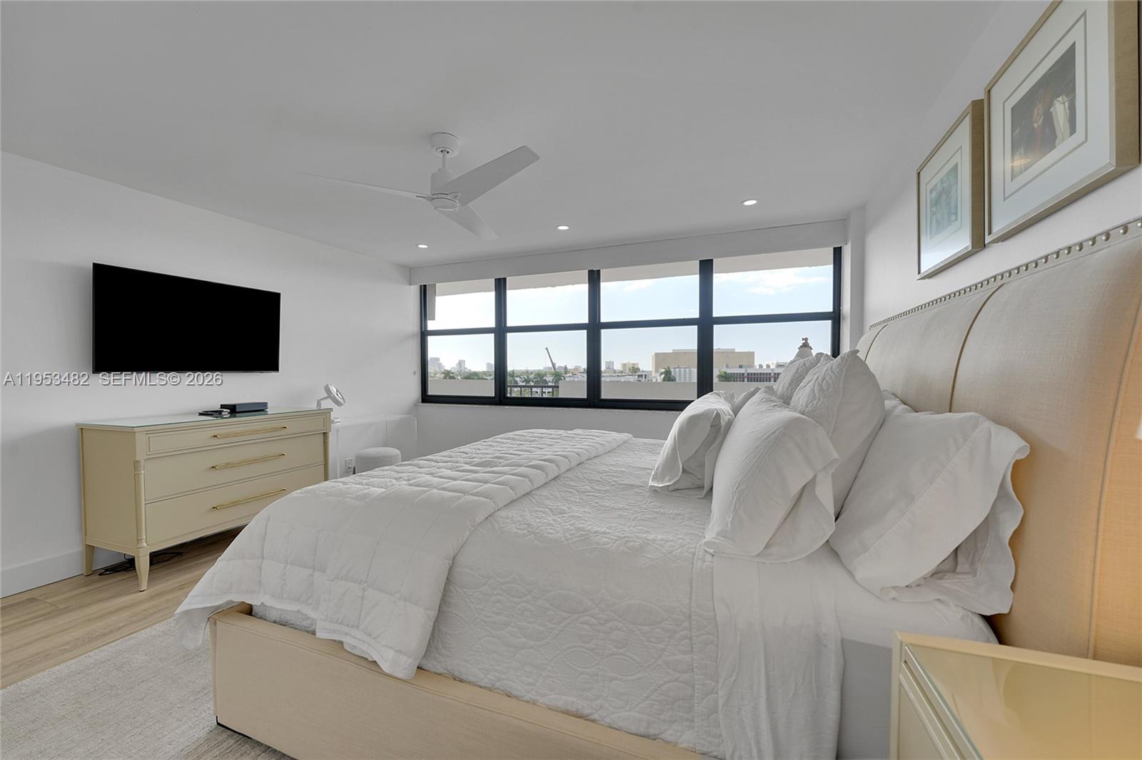 CORINTHIAN ON THE INTRACO - Residential