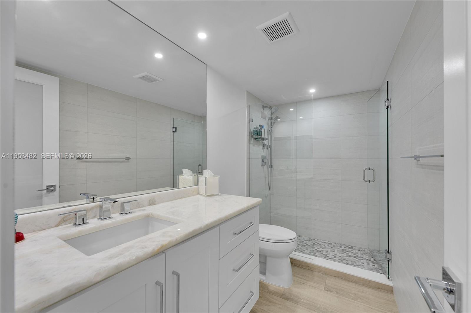 CORINTHIAN ON THE INTRACO - Residential