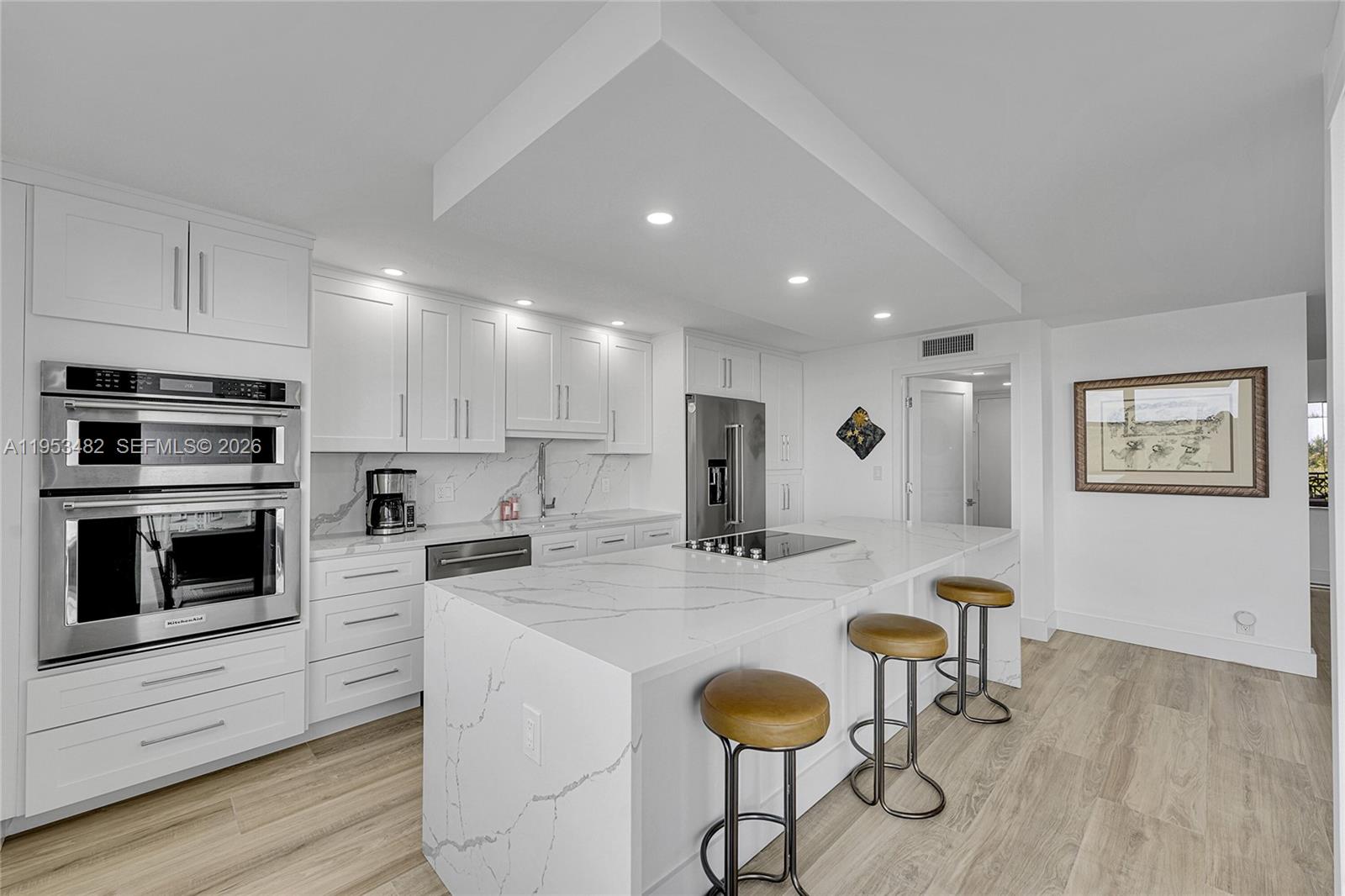 CORINTHIAN ON THE INTRACO - Residential