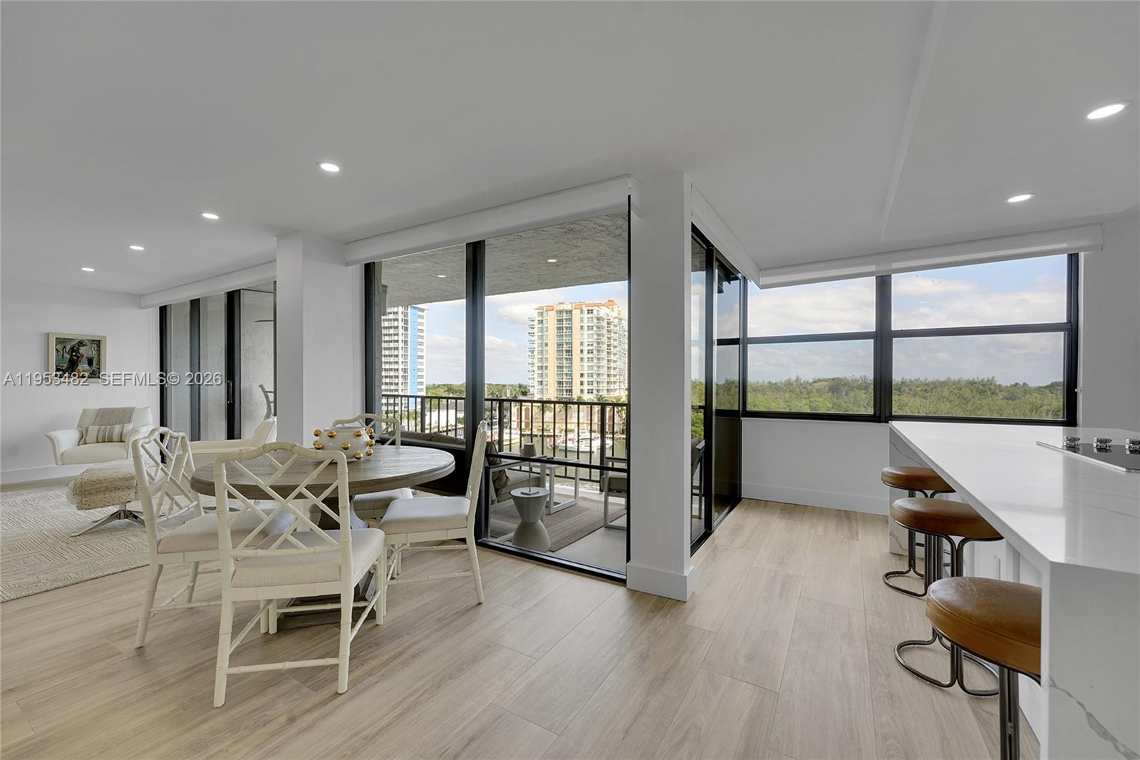 CORINTHIAN ON THE INTRACO - Residential