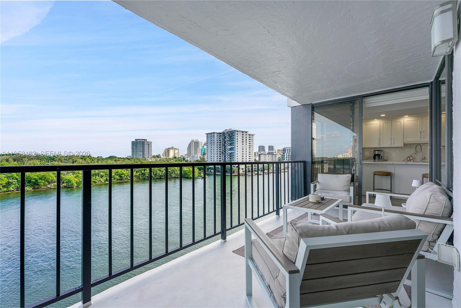 CORINTHIAN ON THE INTRACO - Residential