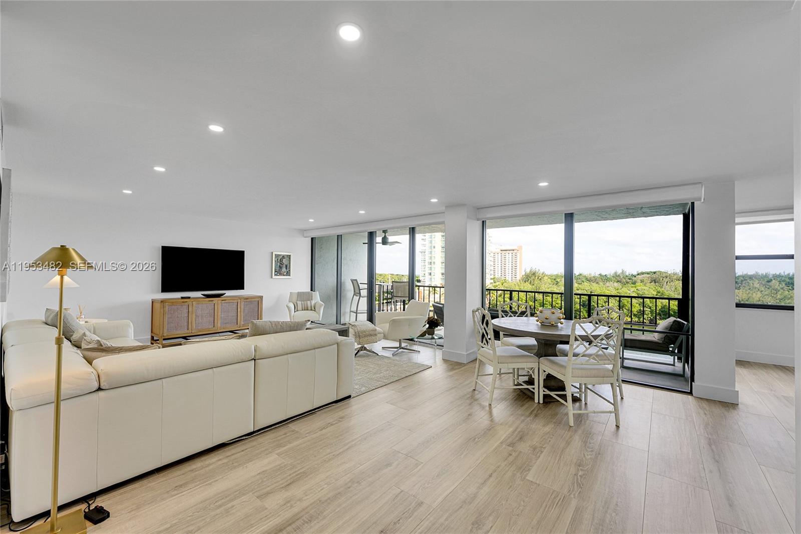 CORINTHIAN ON THE INTRACO - Residential