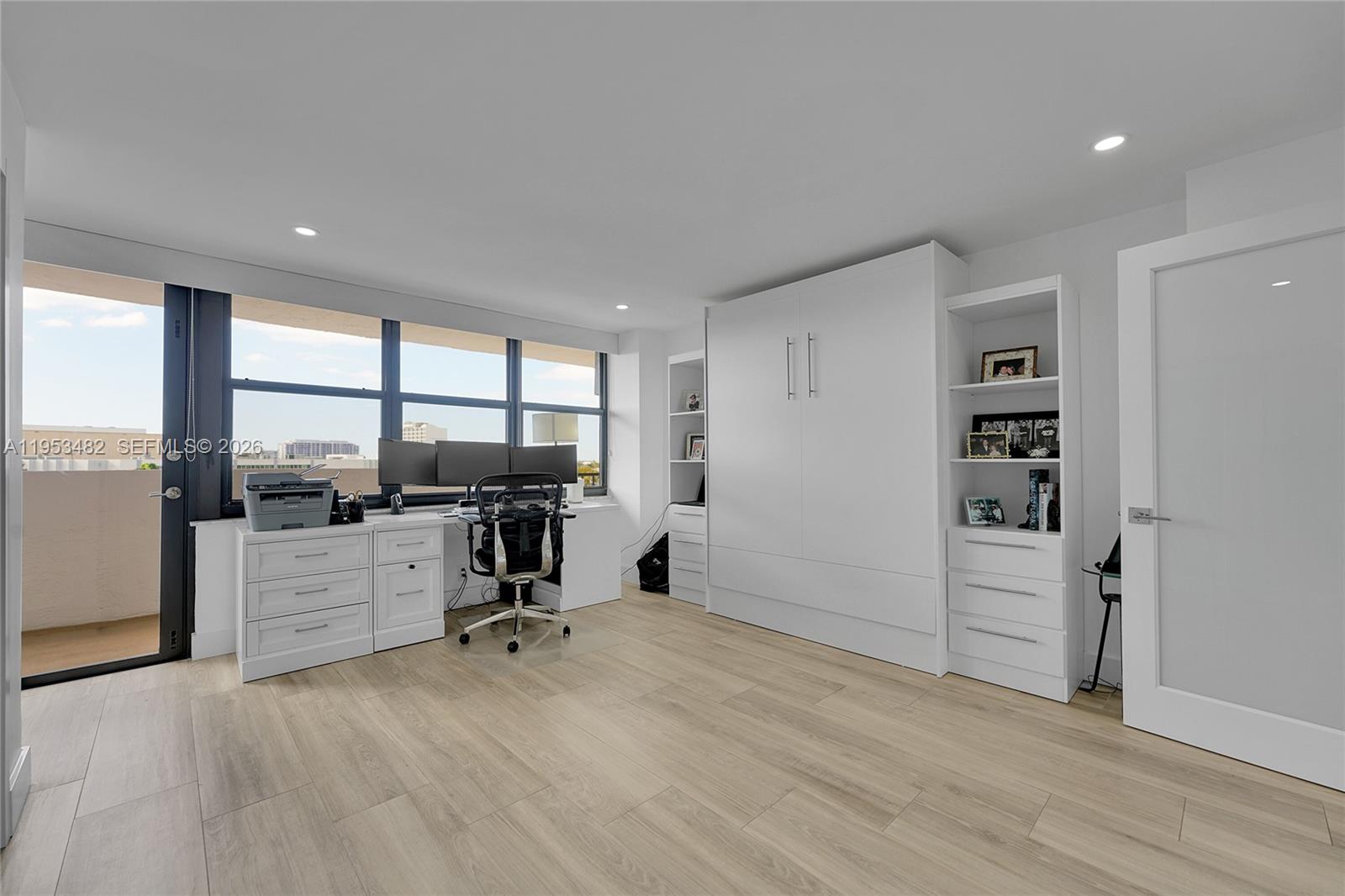 CORINTHIAN ON THE INTRACO - Residential