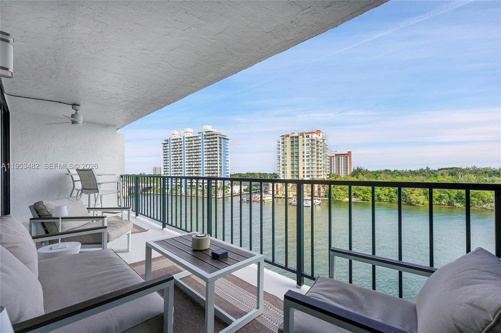 CORINTHIAN ON THE INTRACO - Residential