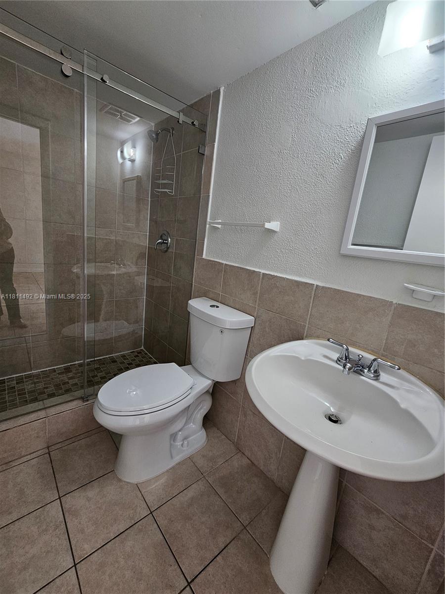 SOUTH LAKE VILLAS CONDO - Residential