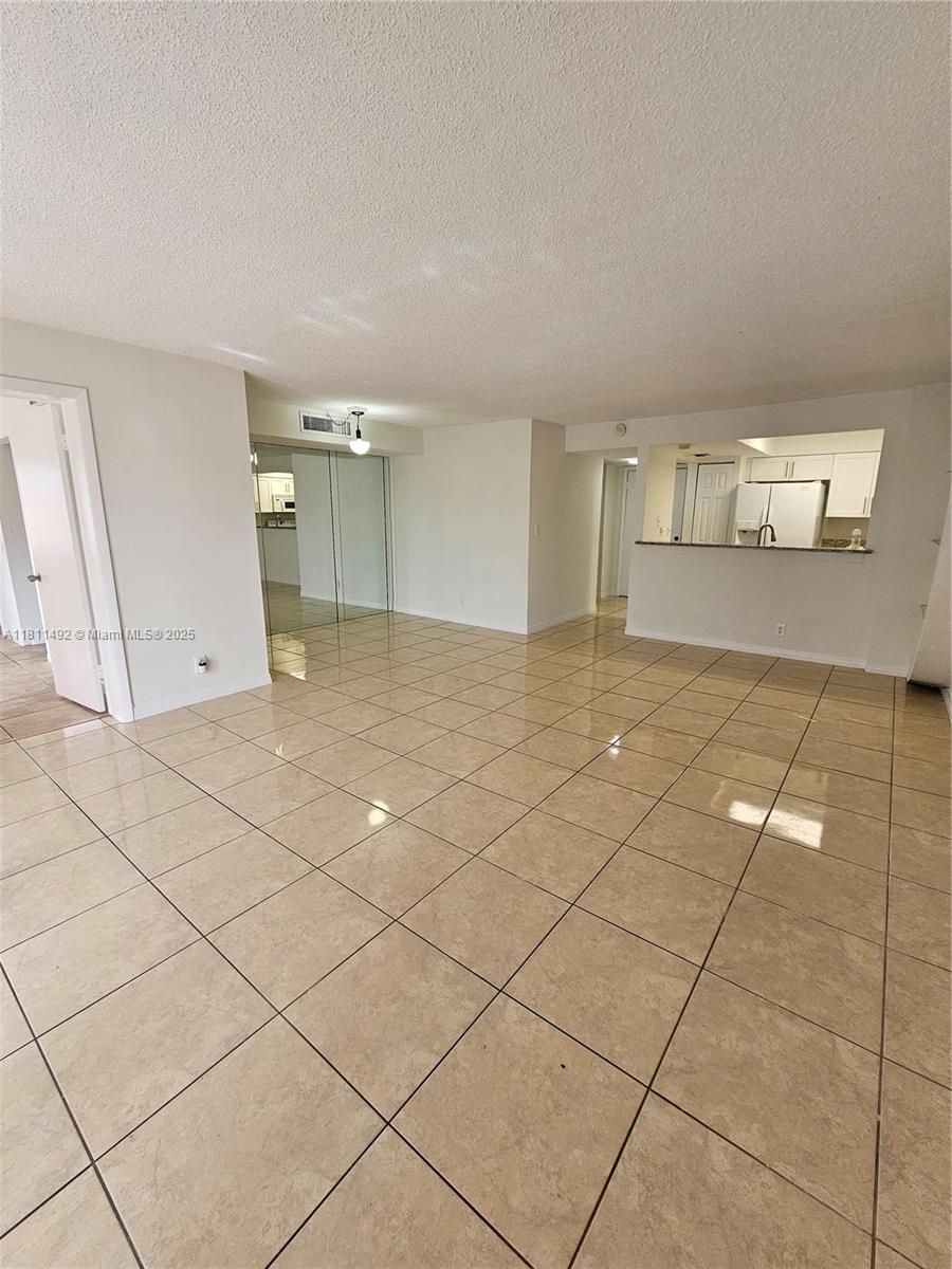 SOUTH LAKE VILLAS CONDO - Residential