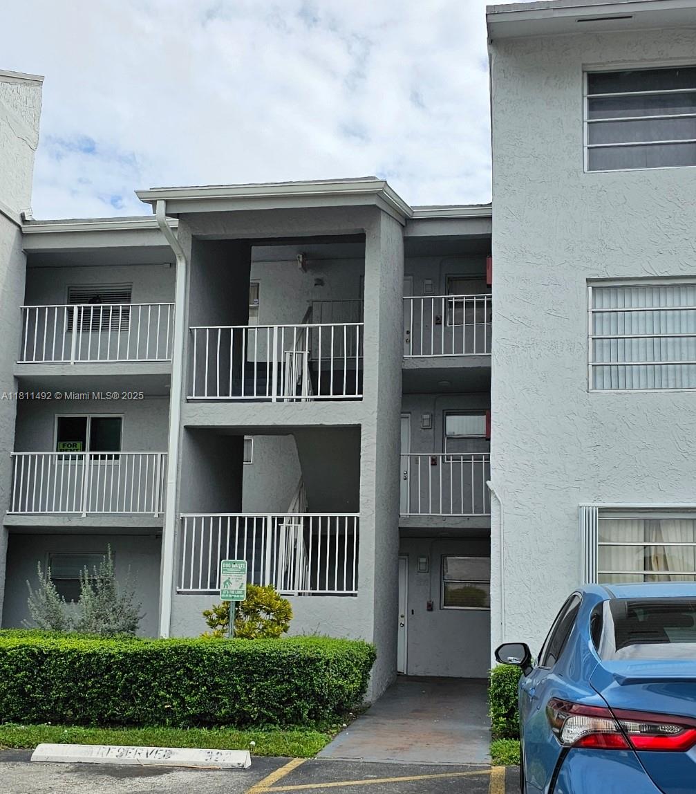 8475 Sw 156th Ct 321, Miami, Broward County, Florida - 3 Bedrooms  
2 Bathrooms - 