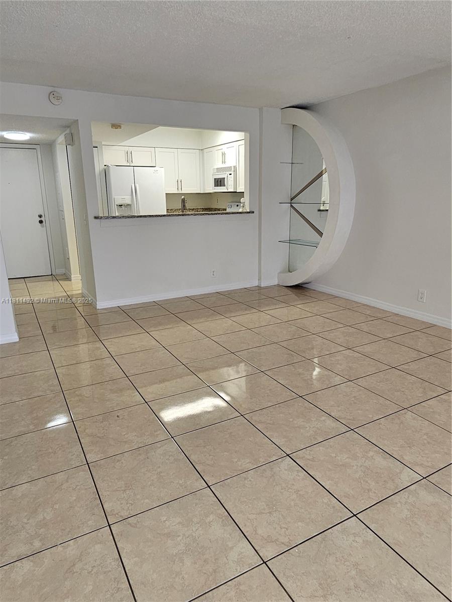 SOUTH LAKE VILLAS CONDO - Residential